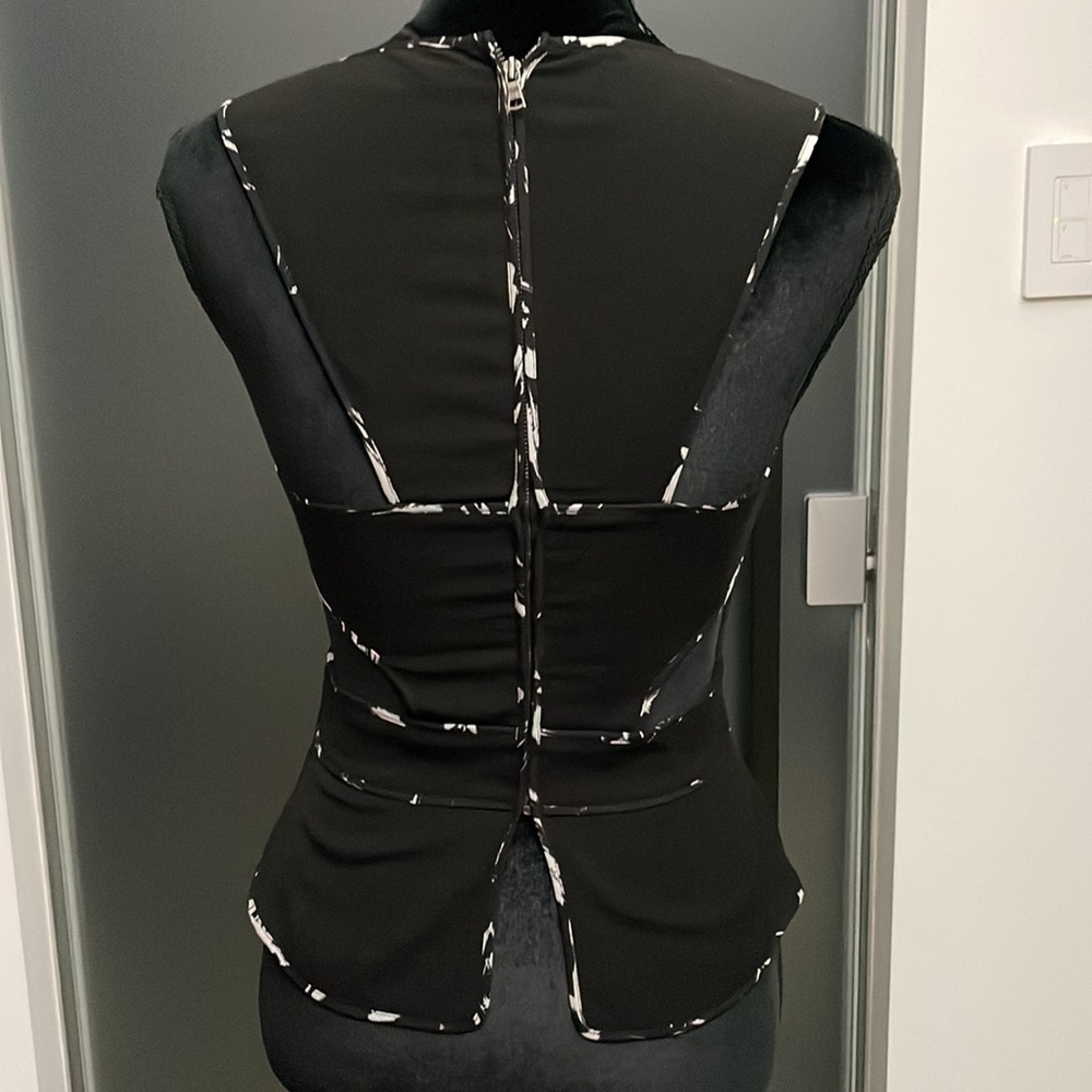 BCBGMAZAZRIA STUNNING TOP - Picture 7 of 9